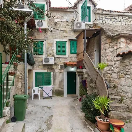 Apartment Charming Little House In Center Split