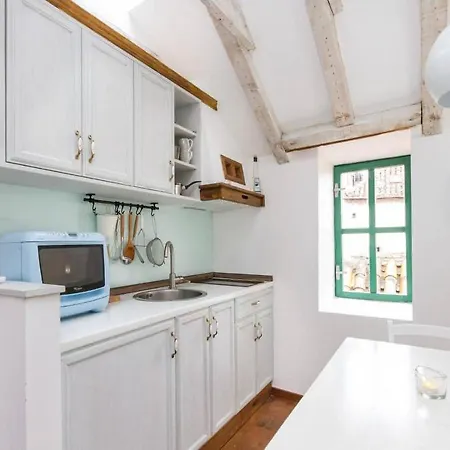 Charming Little House In Center Apartment