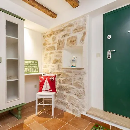 Charming Little House In Center شقة *
